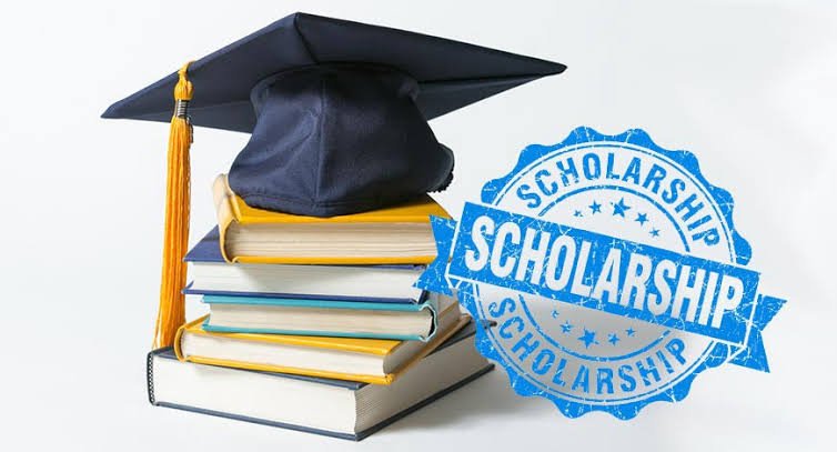 |List| Undergraduate Scholarships 2023: For Indian/ International Students